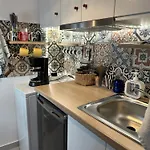 Tinos Inn Apartment Appartamento *