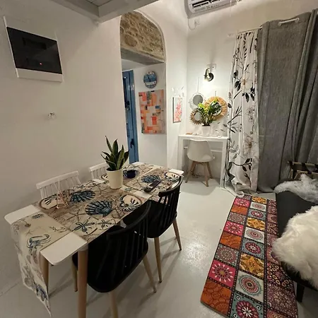 Tinos Inn Apartment Apartamento *